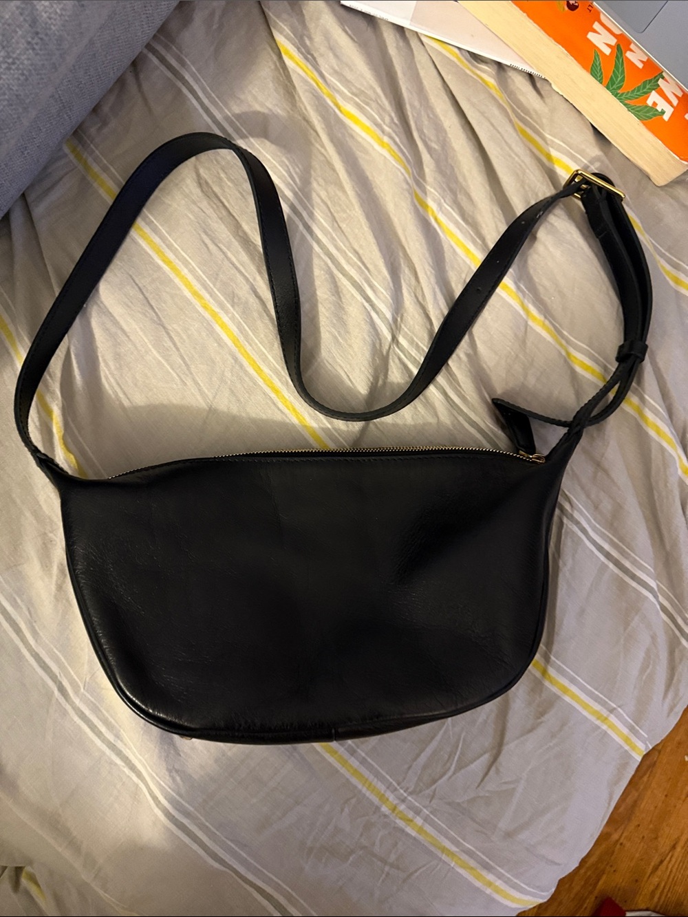 Madewell The Sling Leather Crossbody Bag in Black